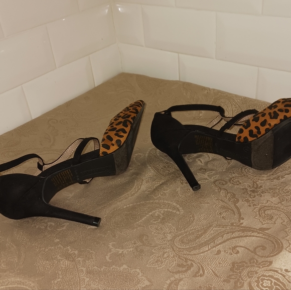 Christian Siriano Women's Leopard  Suede Strappy Heels Size 7 - Picture 6 of 7